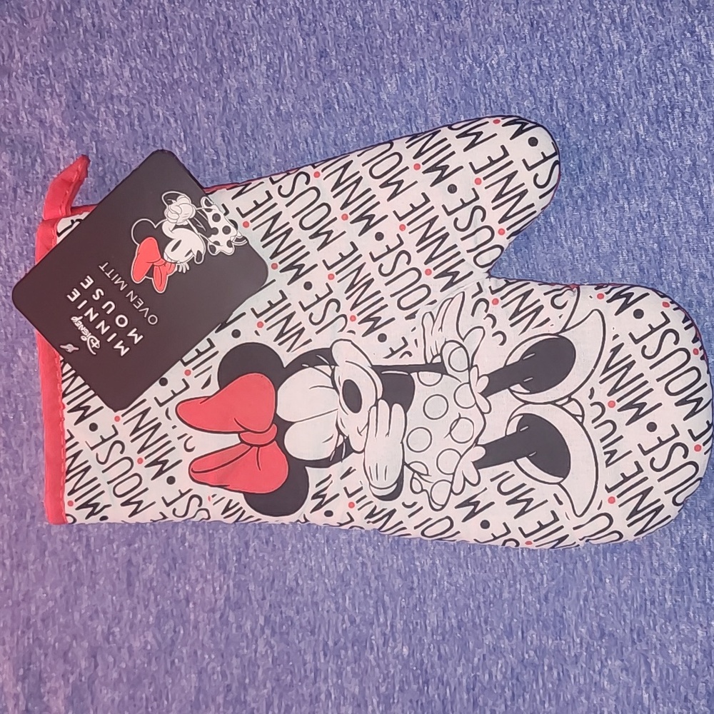 New Disney Minnie Mouse Oven Mitt